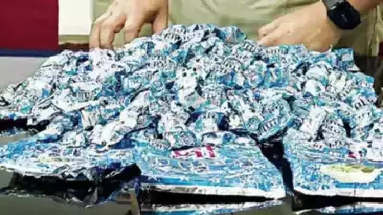 BENGALURU : एका व्यवसायिकाकडे सापडले 26 हजार गांजायुक्त चॉकलेट, मग पोलिसांनी... BENGALURU : एका व्यवसायिकाकडे सापडले 26 हजार गांजायुक्त चॉकलेट, मग पोलिसांनी...