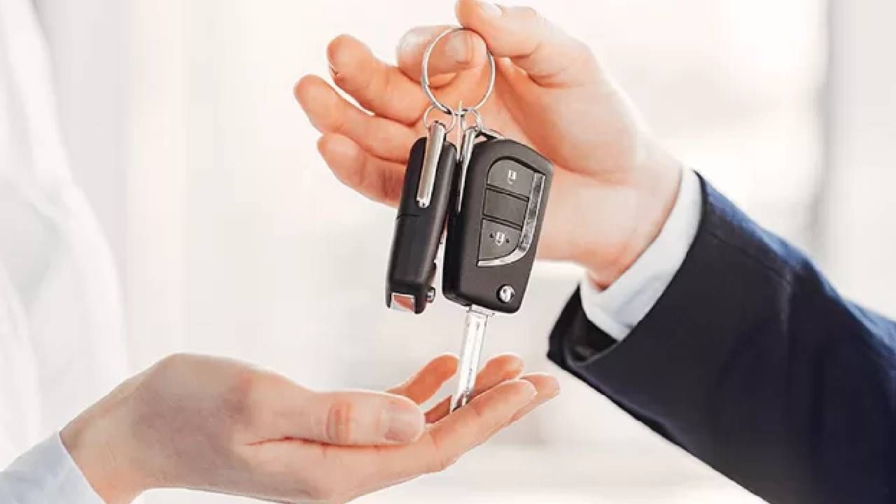 Insurance Claim : विमा क्लेमसाठी कारच्या दोन्ही Key ठेवायच्या का सोबत, काय सांगतो नियम