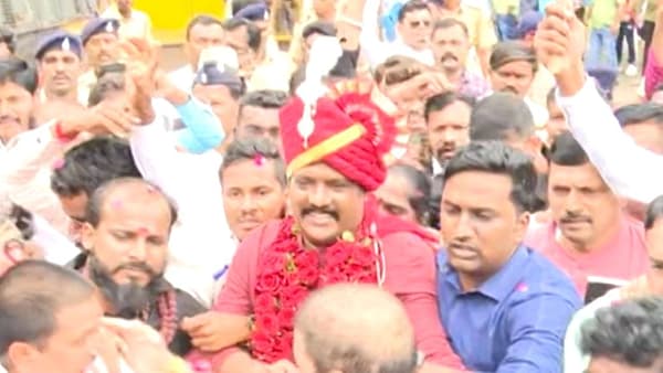 312 कोटी रुपयांचा कथित घोटाळा, 8 वर्ष तुरुंगात, आज ढोलताश्यांच्या गजरात जंगी स्वागत; कोण आहेत रमेश कदम?