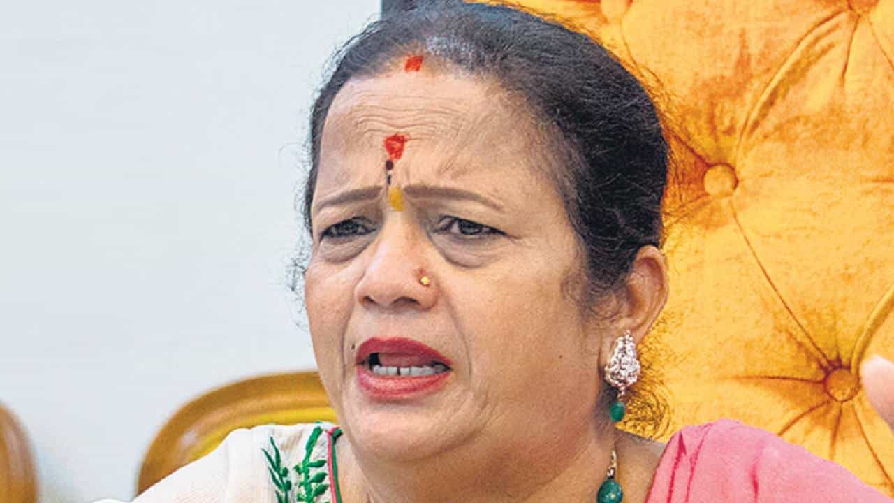 Kishori Pednekar यांच्या अडचणीत वाढ, मनी लॉन्ड्रिंग प्रकरणी गुन्हा दाखल; काय आहे प्रकरण? Kishori Pednekar यांच्या अडचणीत वाढ, मनी लॉन्ड्रिंग प्रकरणी गुन्हा दाखल; काय आहे प्रकरण?