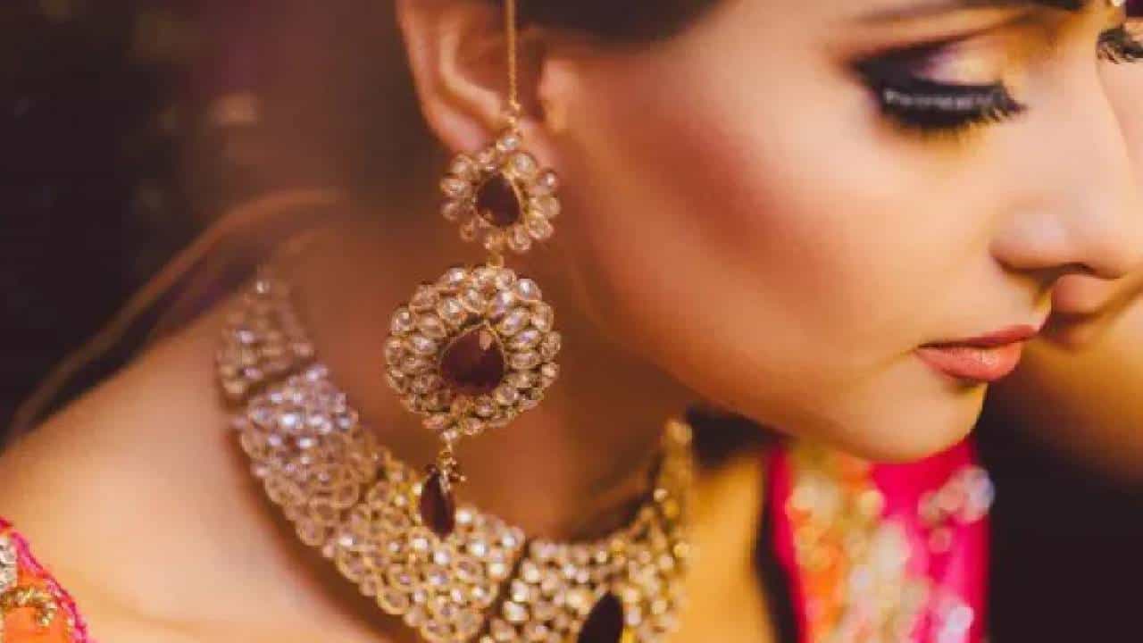 Gold Silver Rate Today : आनंदी आनंद गडे! सोने-चांदी आपटली, भावात मोठी घसरण