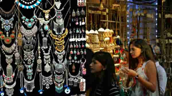 Gold Silver Rate Today : सोन्यासह चांदीची स्वस्ताईची वर्दी! सराफा बाजारात तुफान गर्दी