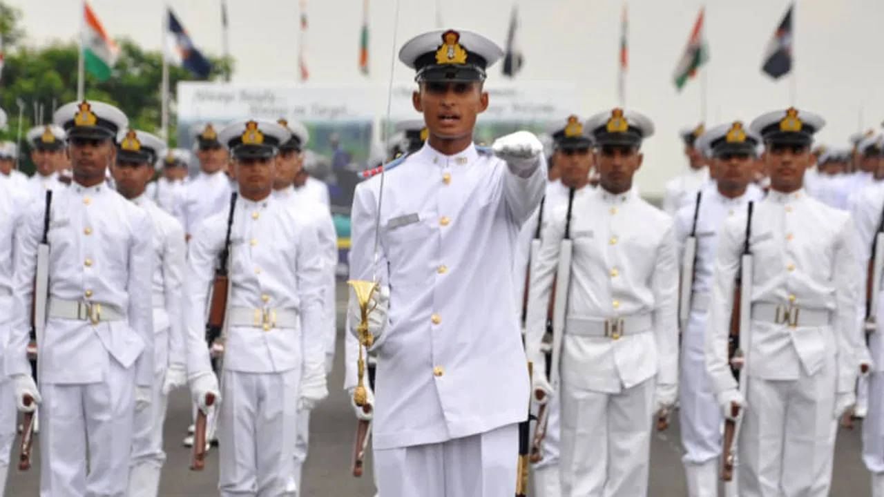 Indian Navy Job: भारतीय नौदलात दहावी पास उमेदवारांसाठी नोकरी, जाणून घ्या अर्ज प्रक्रिया Indian Navy Job: भारतीय नौदलात दहावी पास उमेदवारांसाठी नोकरी, जाणून घ्या अर्ज प्रक्रिया