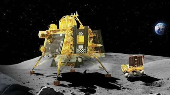 पुढील 2 तासांमध्ये इस्त्रो ऐतिहासिक पाऊल टाकणार, किती वाजता Chandrayaan उतरणार चंद्रावर? पुढील 2 तासांमध्ये इस्त्रो ऐतिहासिक पाऊल टाकणार, किती वाजता Chandrayaan उतरणार चंद्रावर?