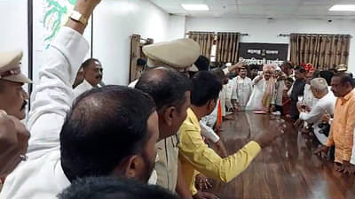 उपमुख्यमंत्री अजित पवार यांच्यासमोरच मराठा आरक्षणाच्या प्रश्नांवर कार्यकर्त्यांचा गोंधळ, एकच खळबळ