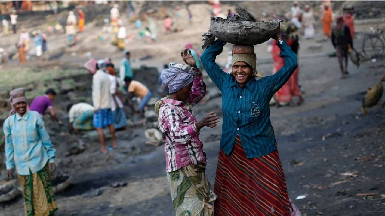 MGNREGA Payment : मनरेगाविषयी महत्वाचे अपडेट! मजुरीसाठी लागेल हा 'आधार' MGNREGA Payment : मनरेगाविषयी महत्वाचे अपडेट! मजुरीसाठी लागेल हा 'आधार'
