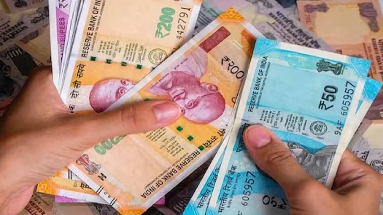 Raksha Bandhan 2023 : MSSC योजनेत करा गुंतवणूक, बहिणीला द्या अनोखी भेट Raksha Bandhan 2023 : MSSC योजनेत करा गुंतवणूक, बहिणीला द्या अनोखी भेट
