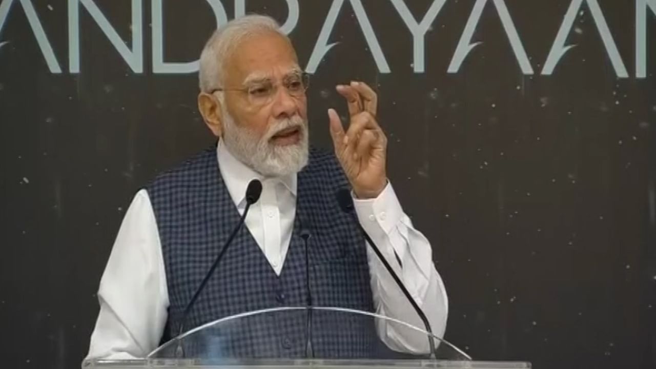 VIDEO |देशात येताच पंतप्रधान मोदी पोहचले बेंगळुरूला; शास्त्रज्ञांची भेट घेणार