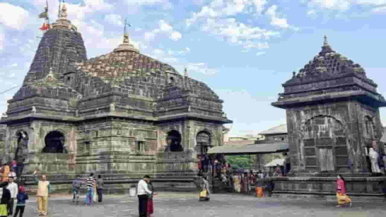 व्हिआयपी दर्शनाचा फटका सामान्य भाविकांना; अधिक मासानिमित्त ट्रस्टचा निर्णय; ‘येथे’ राहणार VIP दर्शन बंद व्हिआयपी दर्शनाचा फटका सामान्य भाविकांना; अधिक मासानिमित्त ट्रस्टचा निर्णय; ‘येथे’ राहणार VIP दर्शन बंद