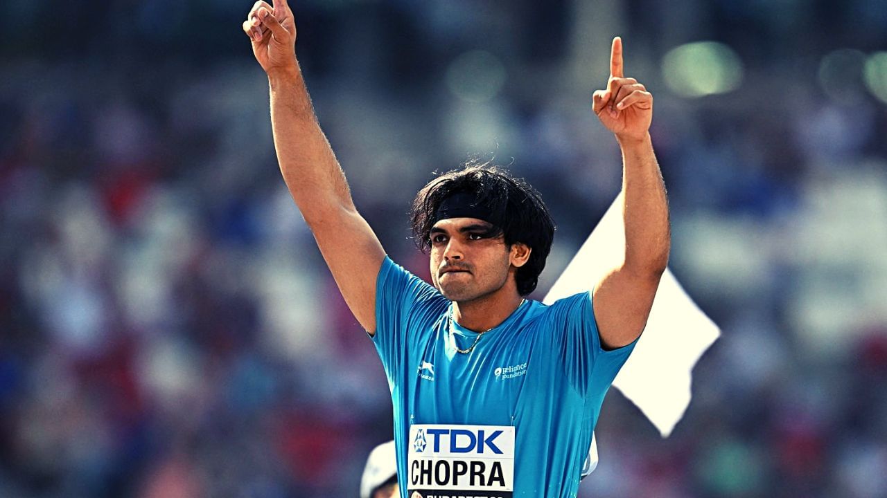 Neeraj Chopra याने गोल्ड मेडलसोबत जिंकली सर्वांची मने, पाकिस्तानच्या खेळाडूसोबतचा 'हा' व्हिडीओ व्हायरल