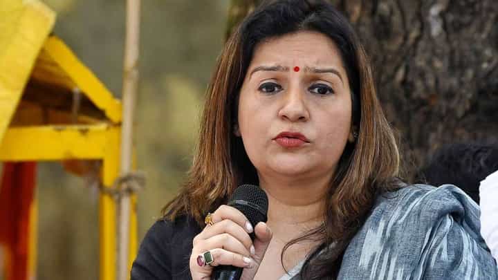 Priyanka Chaturvedi यांनी थेटच म्हटलं, 'आमचं सरकार तर येऊ द्या मग बघा...' Priyanka Chaturvedi यांनी थेटच म्हटलं, 'आमचं सरकार तर येऊ द्या मग बघा...'