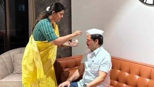 धनंजय मुंडे यांनी 2009 साली राष्ट्रवादी पक्षात प्रवेश केला. यानंतर मुंडे बंधू-भगिनींमध्ये रक्षाबंधन सण साजरा झाला नव्हता. पण यंदा तब्बल 13 वर्षांनंतर मुंडे भावंडांनी राखी पौर्णिमा साजरी केली.