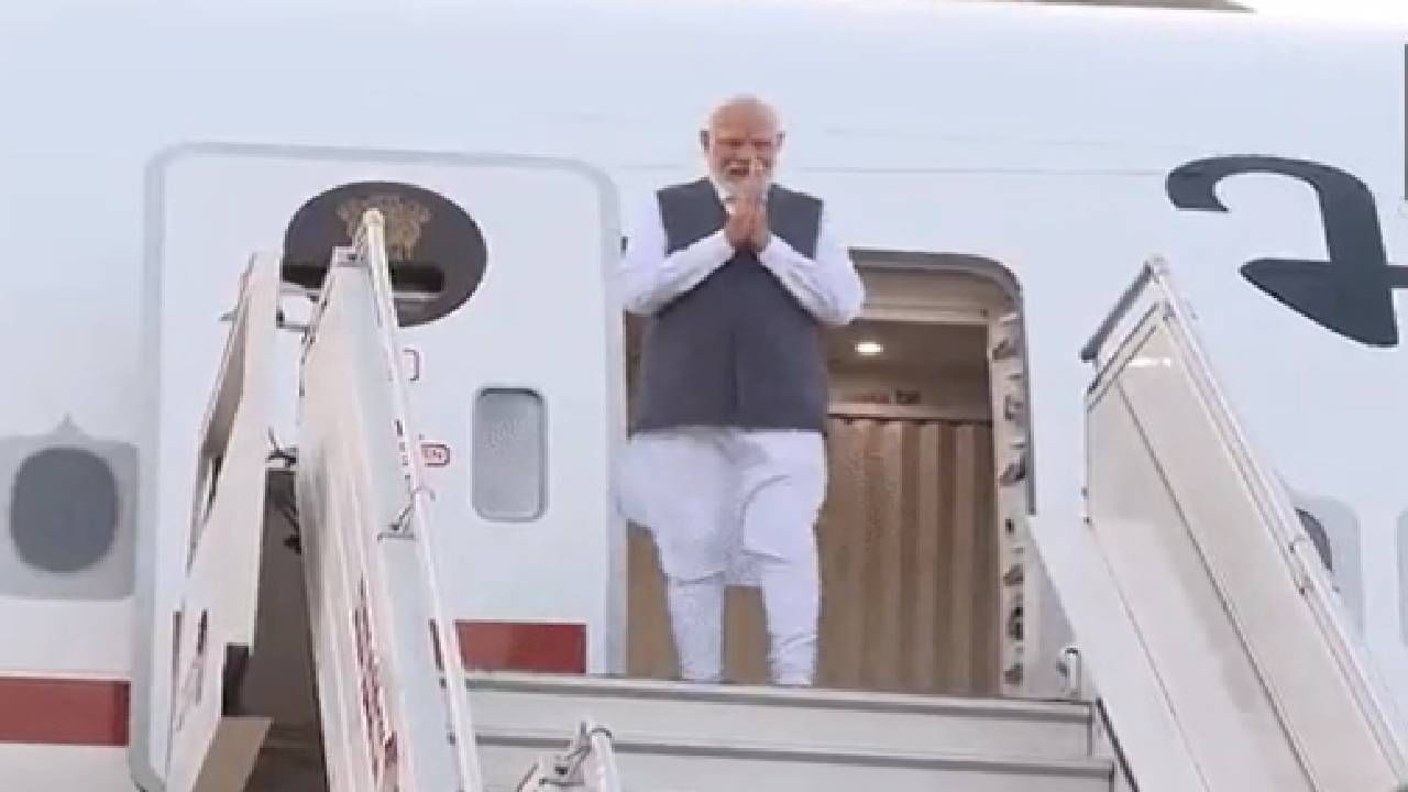 PM Modi ISRO : पंतप्रधानांच्या ISRO भेटीवरुन राजकारण, स्वागताला कर्नाटकचे मुख्यमंत्री का नव्हते?