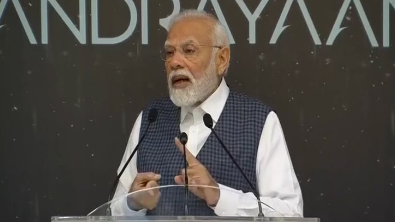 VIDEO |‘माझ्या शास्त्रज्ञांना भेटण्यासाठी मी खूप उत्सुक’ : पंतप्रधान मोदी