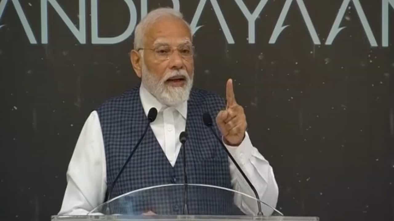 VIDEO |चंद्रावरील दक्षिण ध्रुव हा 'शिवशक्ती' ओळखला जाणार VIDEO |चंद्रावरील दक्षिण ध्रुव हा 'शिवशक्ती' ओळखला जाणार