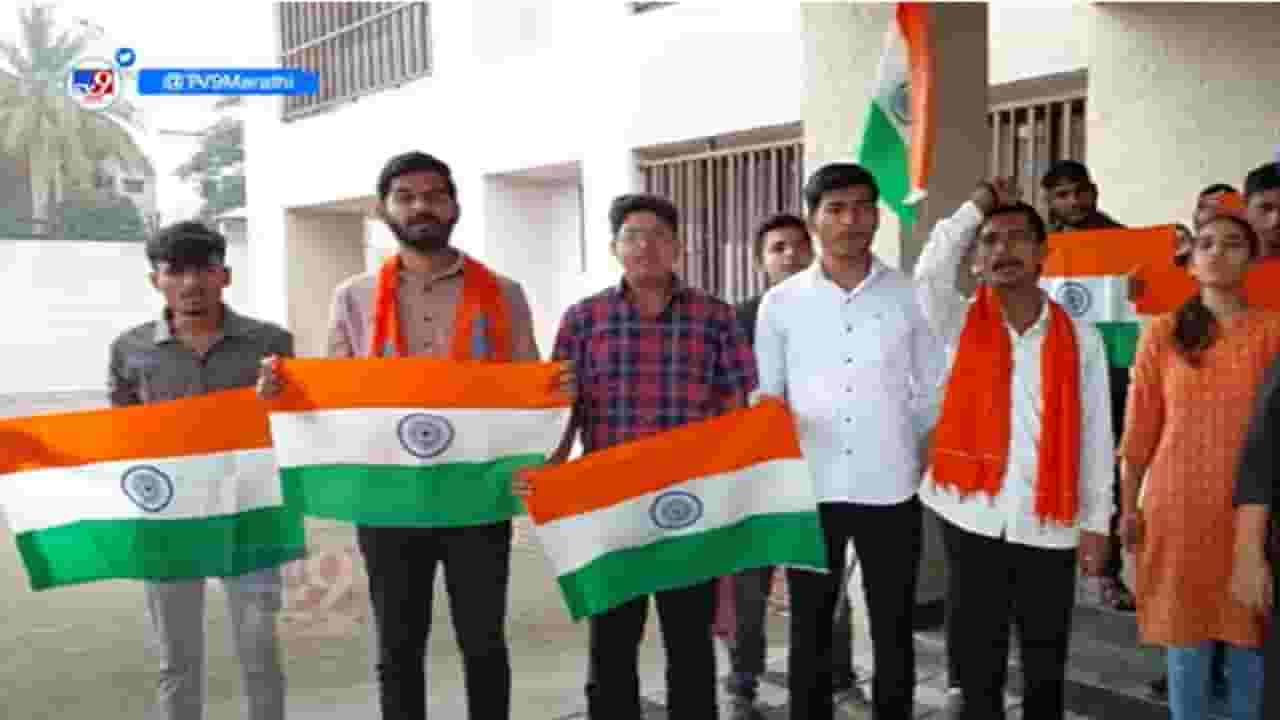 स्वातंत्र्य दिनाच्या दिवशी ध्वजारोहण नाही, 'झेंडावदन न करणाऱ्या अधिकाऱ्यांवर कारवाई करा'; कुणी केली मागणी? स्वातंत्र्य दिनाच्या दिवशी ध्वजारोहण नाही, 'झेंडावदन न करणाऱ्या अधिकाऱ्यांवर कारवाई करा'; कुणी केली मागणी?