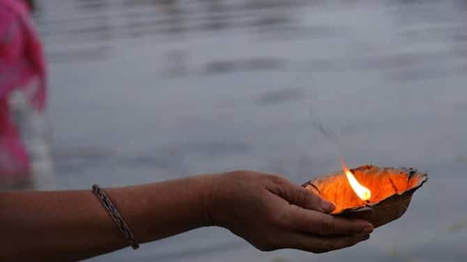 Pitrupaksh 2023 : पितृपक्षात अवश्य करा दिव्याशी संबंधीत हे उपाय, पितृदोषातून होईल सुटका