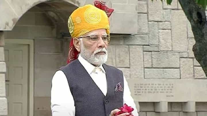 पंतप्रधान मोदी यांच्याकडून राजघाटावर महात्मा गांधी यांना अभिवादन पंतप्रधान मोदी यांच्याकडून राजघाटावर महात्मा गांधी यांना अभिवादन
