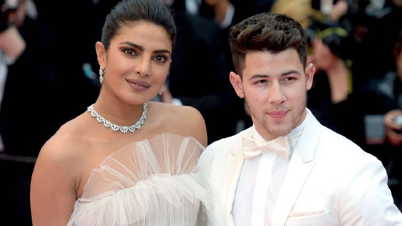 Video | प्रियांका चोप्रा हिच्यासमोरच पती निक जोनस याच्या अंगावर फेकली महिलेने ब्रा, अत्यंत