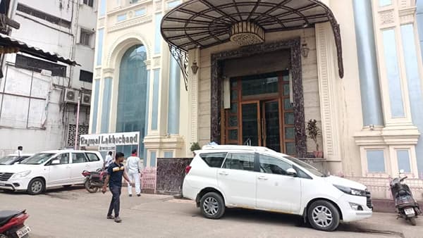 जळगावच्या इतिहासातील ईडीची सर्वात मोठी छापेमारी, 40 तास ईश्वरलाल ज्वेलर्सची झाडाझडती; 50 किलो सोने आणि....