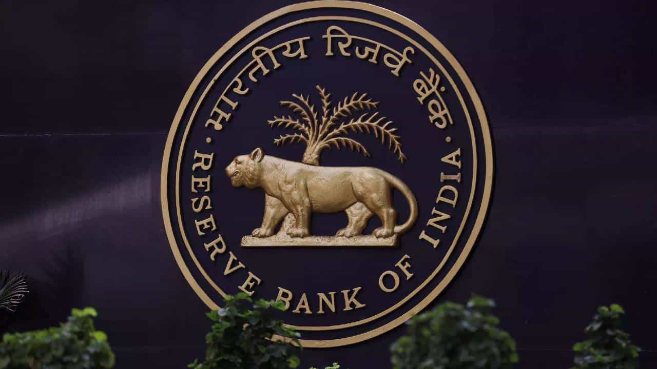 RBI Loan : कर्जावरील पठाणी वसुलीला बसणार चाप! नाहीतर बँका, वित्तीय संस्थांना होणार ताप