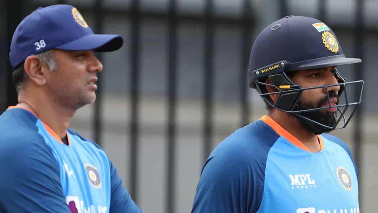 भारतात 5 ऑक्टोबर ते 19 नोव्हेंबर दरम्यान वनडे वर्ल्ड कप होणार आहे. या स्पर्धेला आता कमीवेळ शिल्लक राहिलाय. भारतीय टीम सध्या वेस्ट इंडिज विरुद्ध 5 T20 सामन्यांची सीरीज खेळत आहे. या टीममध्ये असे काही खेळाडू आहेत, जे वर्ल्ड कप खेळण्यासाठी दावेदार आहेत. पण त्यासाठी त्यांना स्वत:ला सिद्ध करावं लागेल.