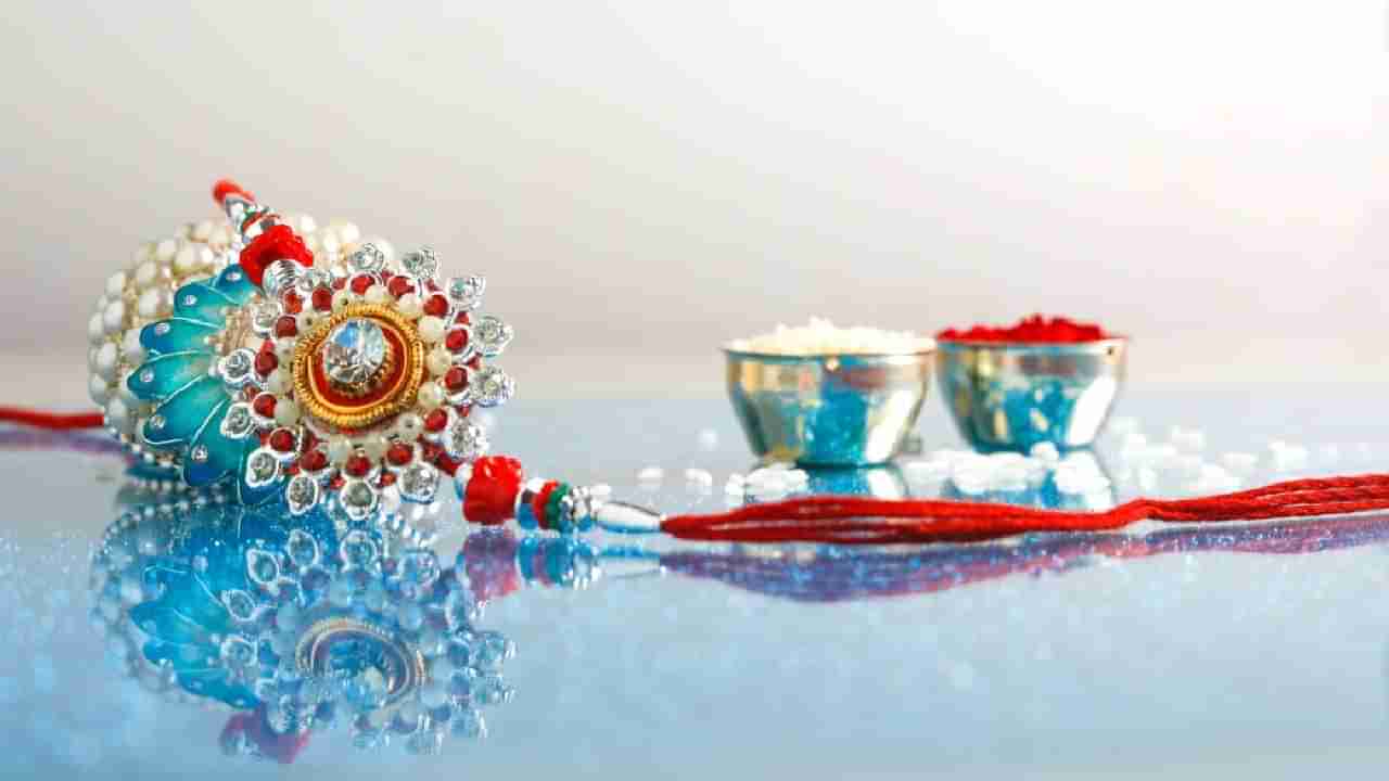 Raksha Bandhan 2023 : रक्षाबंधनाला भावाला राशीनुसार बांधा राखी, भाऊ बहिणीच्या नात्यातला वाढेल गोडवा