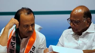 sharad pawar ajit pawar meet | बंडानंतर शरद पवार आणि अजित पवार यांच्यात गुप्त बैठक, महाविकास आघाडीच्या नेत्यांनी सांगितलं असं काही