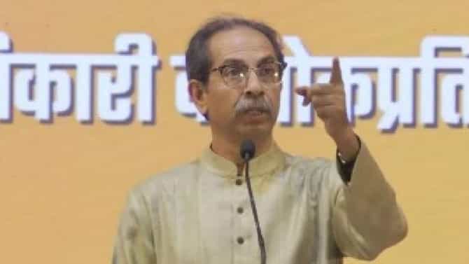 आव आणणारे काही जण डोळे वटारल्यावर पळून गेले; उद्धव ठाकरे यांचा निशाणा आता कोणावर?