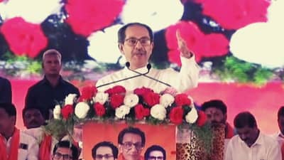 Uddhav Thackeray : तुम्हाला बाहेरचे नेते आणि माझे वडील लागतात, तुमच्या दिल्लीतल्या वडीलांना...; हिंगोलीमधून ठाकरेंनी ओढलं आसूड!