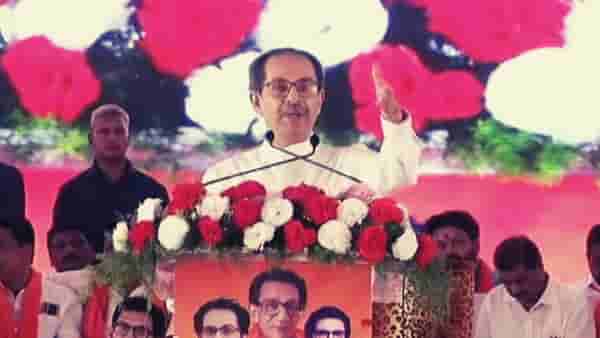 Uddhav Thackeray : तुम्हाला बाहेरचे नेते आणि माझे वडील लागतात, तुमच्या दिल्लीतल्या वडीलांना...; हिंगोलीमधून ठाकरेंनी ओढलं आसूड!