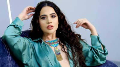 Uorfi Javed | उर्फी जावेद हिचे हे फोटो पाहून डोळे लगेच कराल बंद, यावेळी चक्क या पदार्थाने झाकले अंग, नेटकरीही