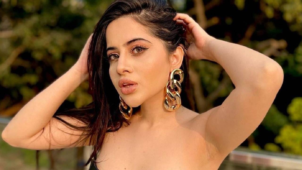 अनेकांनी उर्फी जावेद हिच्या या नव्या लूकच्या फोटोवर कमेंट करण्यास सुरूवात केलीये. एकाने लिहिले की, आता हेच करायचे राहिले होते उर्फी...