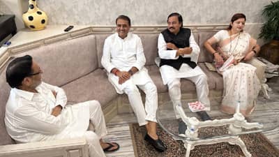 जेलमधून बाहेर येताच अजित पवार गटाचे नेते नवाब मलिक यांच्या भेटीला; मलिकांच्या भूमिकेकडे लक्ष