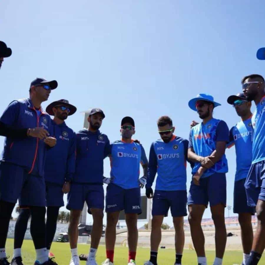भारतीय संघ आशिया कप 2023 स्पर्धेसाठी जोरदार तयारी करत आहे. टीम इंडियाचा पहिला सामना पारंपरिक प्रतिस्पर्धी असलेल्या पाकिस्तानसोबत 2 सप्टेंबरला आहे. पण या स्पर्धेपूर्वी भारतीय संघ जोरदार सराव करत असून प्रत्येक खेळाडूची यो-यो चाचणी घेतली जात आहे.