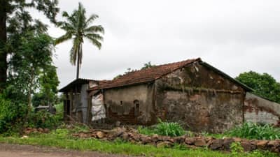 घरात दशक्रिया विधी सुरु होता, अचानक घराने पेट घेतला. क्षणात सर्व काही...