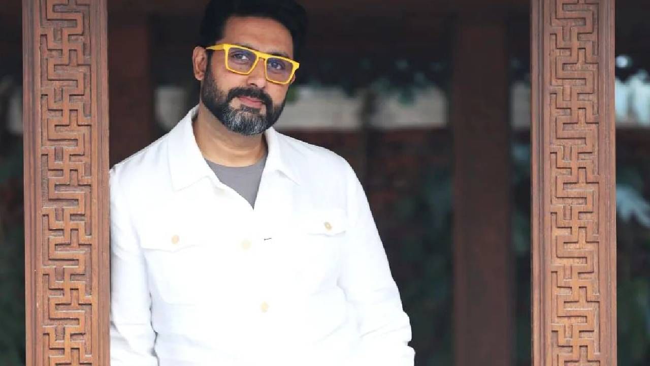 अभिषेक बच्चन –  अभिनेता अभिषेक बच्चन याचेही नाव या लिस्टमध्ये आहे. रिपोर्ट्सनुसार, अभिषेकला फळांची भीती वाटते. त्यामुळे तो फळं खात नाही. आता हे नक्की खरं  आहे की नाही, हे तर तोच सांगू शकतो. 