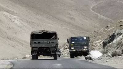 लेहमध्ये मोठी दुर्घटना, भारतीय सैन्याचं वाहन दरीत कोसळलं अन्…