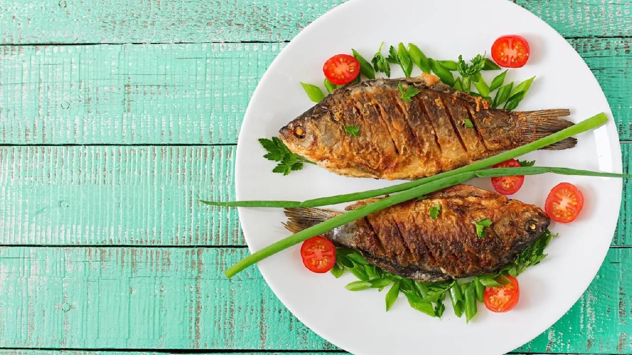 Benefits Of Eating Fish मासे खाण्याचे 10 आश्चर्यकारक फायदे! Marathi
