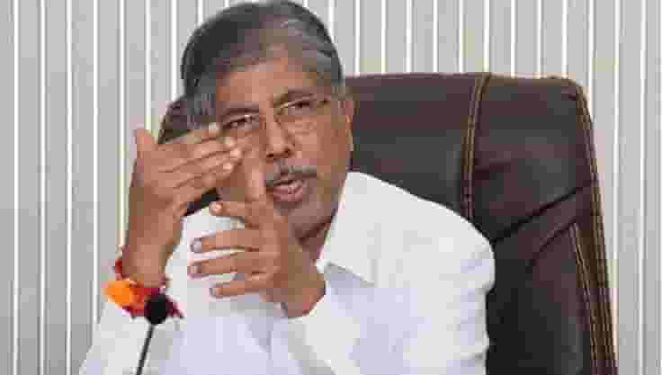 Chandrakant Patil : माझ्या बॅगेत आठ शर्ट असतात... चंद्रकांत पाटील असं का म्हणाले?