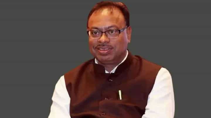 Chandrashekhar Bawankule नॉलेज नसताना बडबड करतात, ठाकरे गटातील 'या' नेत्याचा घणाघात Chandrashekhar Bawankule नॉलेज नसताना बडबड करतात, ठाकरे गटातील 'या' नेत्याचा घणाघात