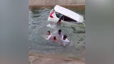 Viral Video : पुण्याच्या भोर येथे कॅनॉलमध्ये पडलेल्या कारमधील पाच प्रवाशांचे प्राण तरुणांनी वाचविले, तरुणांच्या प्रसंगावधानाचे होत आहे कौतूक