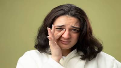 Eye Swelling : सकाळी उठताच सुजतात डोळे ? जडपणाही जाणवतो ? हे असू शकते कारण...