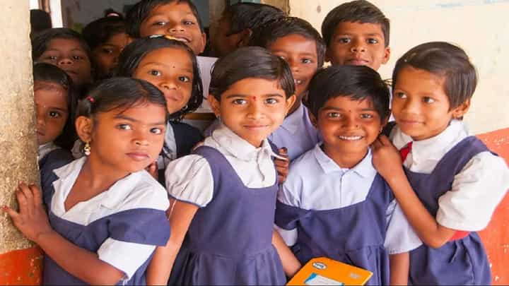 Kanya Sumangala Yojana | रक्षाबंधनाच्या निमित्तानं मुख्यमंत्री योगी यांच्याकडून मुलींना खास भेट, Watch Video Kanya Sumangala Yojana | रक्षाबंधनाच्या निमित्तानं मुख्यमंत्री योगी यांच्याकडून मुलींना खास भेट, Watch Video