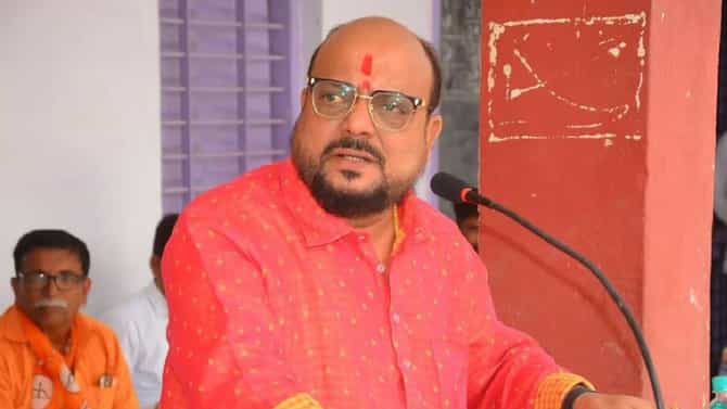 सरकारचं कसं चाललंय? गुलाबराव पाटील म्हणतात, वर भाजप, कंबर शिवसेनेचे आणि हातपाय...
