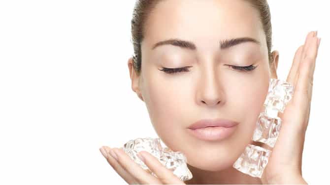 Ice On Face | चेहऱ्यावर बर्फ लावण्याचे काय फायदे आहेत?