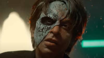 Video | चक्क चेहरा लपवत जवान चित्रपट पाहण्यासाठी थिएटरमध्ये पोहचली ही अभिनेत्री, व्हिडीओ व्हायरल