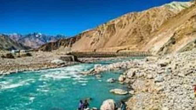 महाराष्ट्रातील गिर्यारोहकांची मोठी कामगिरी, लडाखमधील इतक्या मीटर उंच शिखरावर फडकवला तिरंगा
