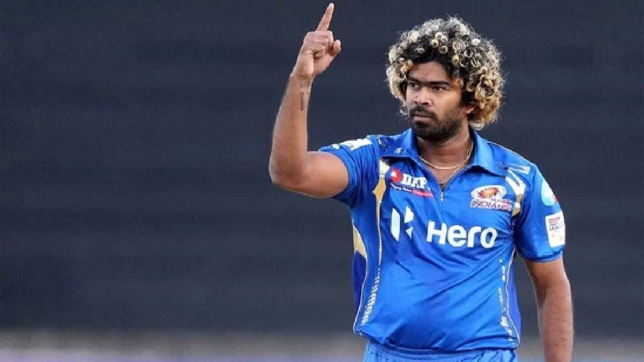 मुंबई इंडियन्सचा सर्वात यशस्वी गोलंदाज लसिथ मलिंगा पुन्हा संघात परतला आहे. पण यावेळी गोलंदाज म्हणून नाही. तर गोलंदाज प्रशिक्षक म्हणून भूमिका बजावणार आहे.