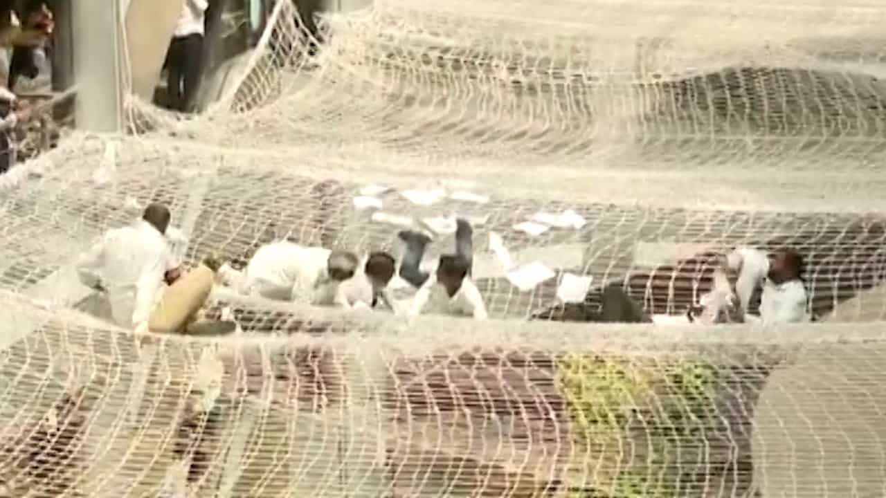 मंत्रालयात खळबळ! अचानक मोठ्या घडामोडी, पोलिसांनाही समजलं नाही